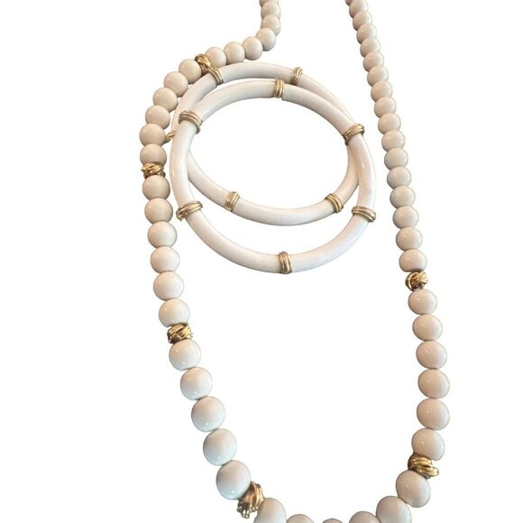 Vintage Monet Cream Resin Beads Goldtone 16: Necklace Two Bangle Bracelets - Picture 1 of 4